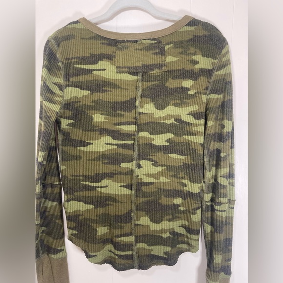 Free People Everest Camo Henley Print Button Snap Long Sleeve Shirt Size Medium - Picture 6 of 16